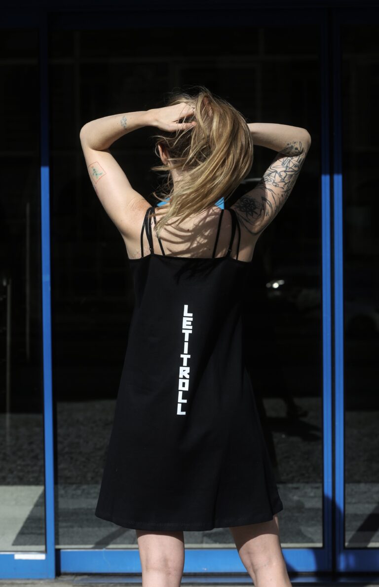 3 dress letitroll back min